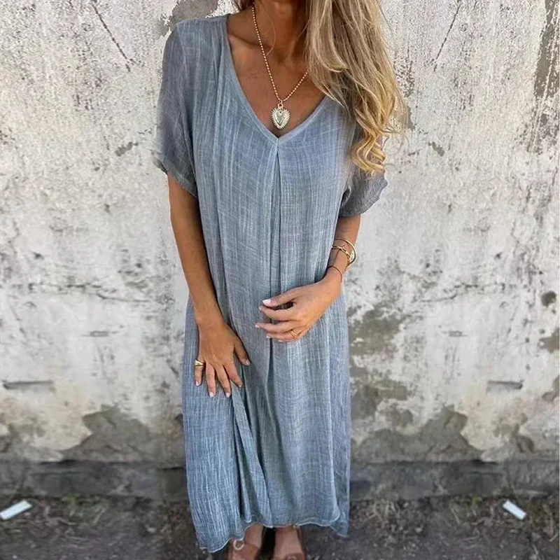 Kleid mit V-Ausschnitt und Seitentaschen