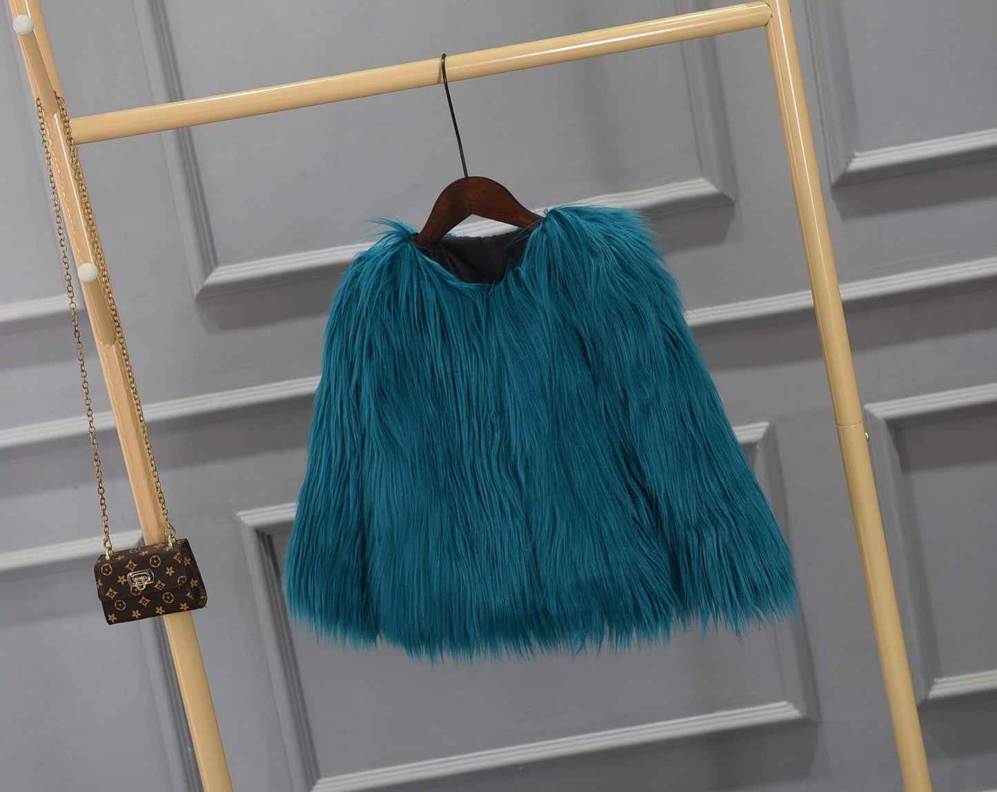 Damen Luxuriöser Kunstpelzjacke mit voluminösem Kragen Merchesia