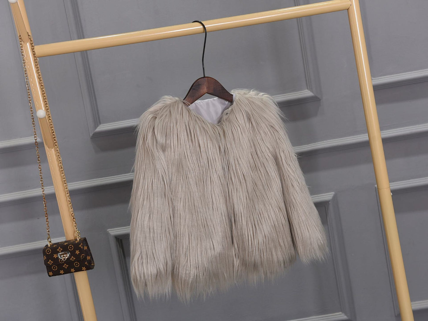 Damen Luxuriöser Kunstpelzjacke mit voluminösem Kragen Merchesia