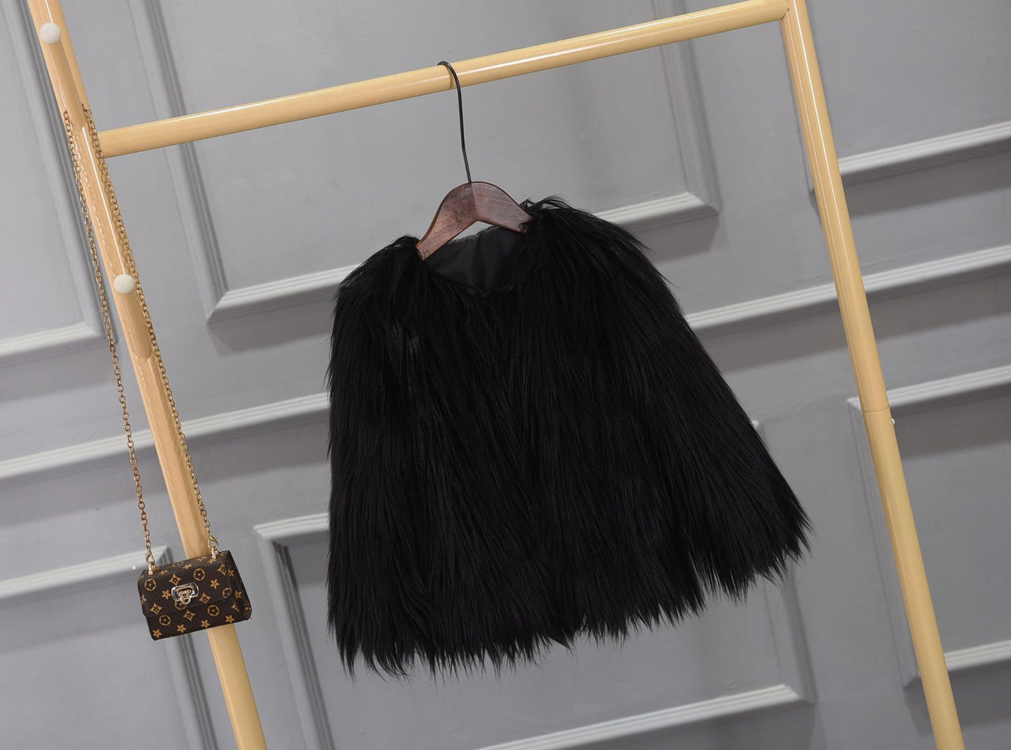 Damen Luxuriöser Kunstpelzjacke mit voluminösem Kragen Merchesia