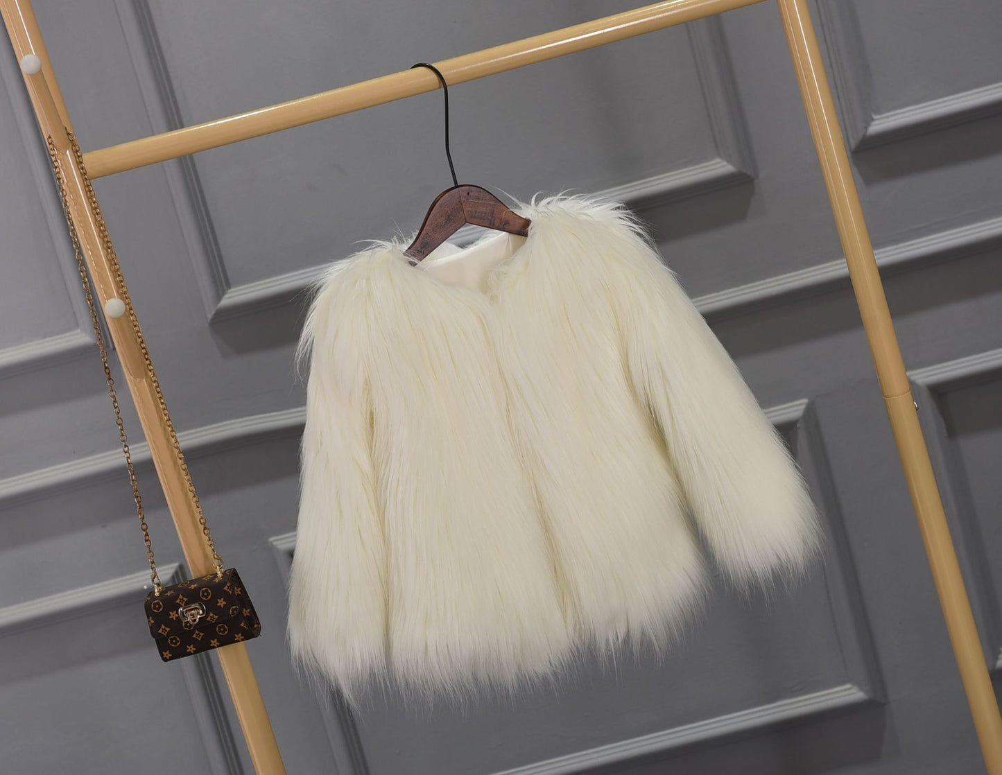 Damen Luxuriöser Kunstpelzjacke mit voluminösem Kragen Merchesia