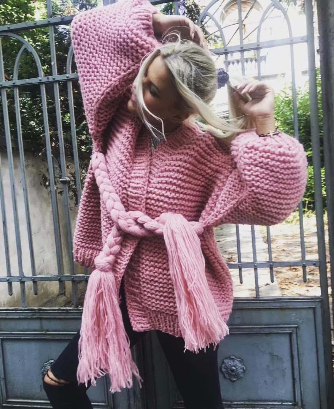 Damen Grobstrickjacke mit geflochtenem Gürtel und voluminösen Ärmeln Merchesia