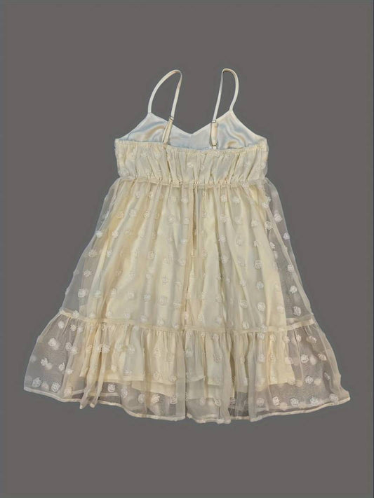 – kleid im urlaubsstil mit armeln und rüschensaum