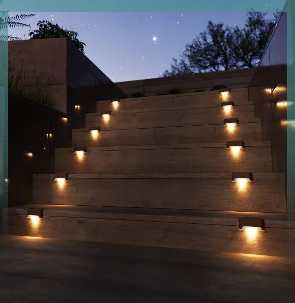 SunSync™ Automatic Solar Deck Lights