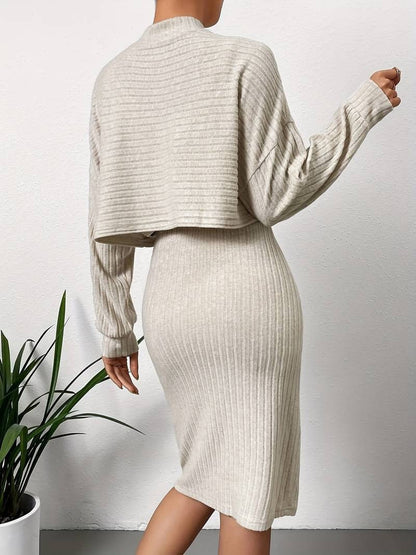 Merche und stilvolles Strickensemble aus Pullover und Rock