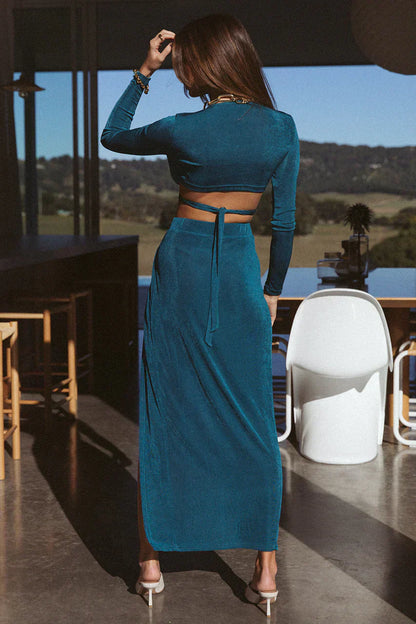 Merche-Ausschnitt mit langen Ärmeln und Schlitz für einen eleganten Sommer-Look