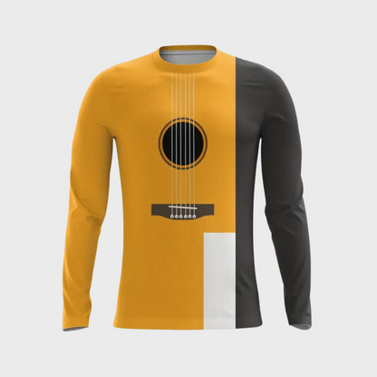 Merche und weißer Trainingsanzug mit Gitarrenmotiv