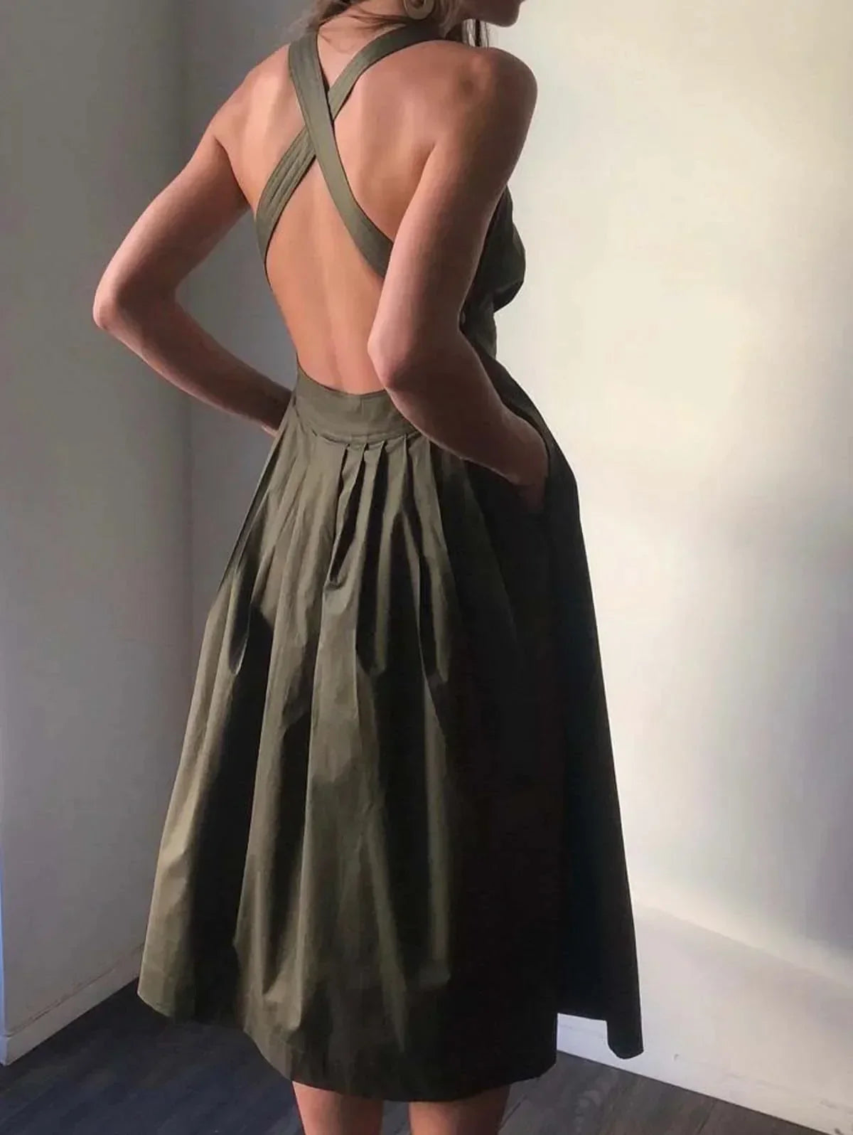 – Elegantes Midikleid mit gekreuztem Rücken