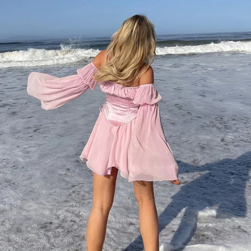 Schulterfreies Korsettkleid mit weiten Ärmeln