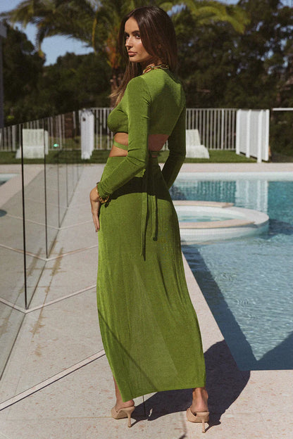 Merche-Ausschnitt mit langen Ärmeln und Schlitz für einen eleganten Sommer-Look