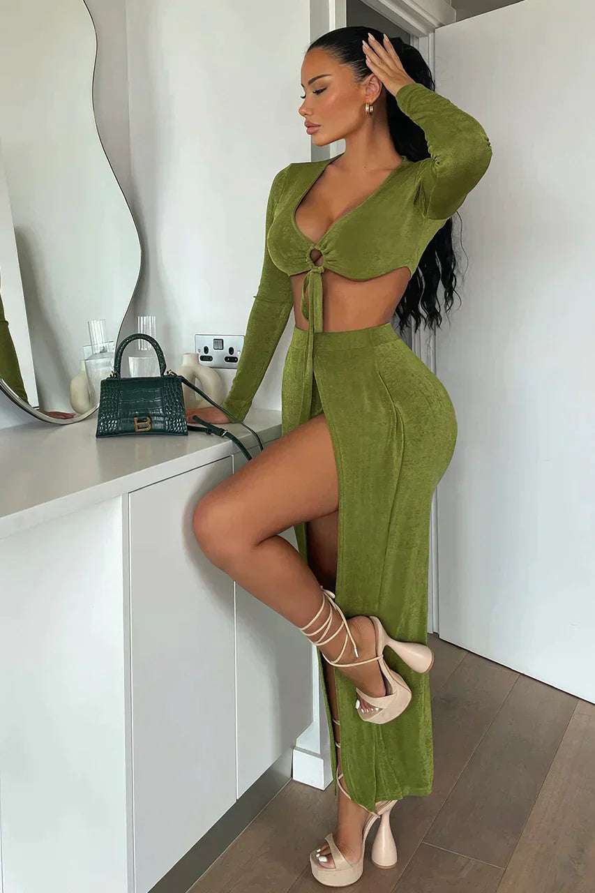 Merche-Ausschnitt mit langen Ärmeln und Schlitz für einen eleganten Sommer-Look