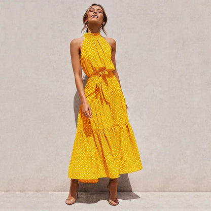 Gepunktetes Neckholder-Kleid