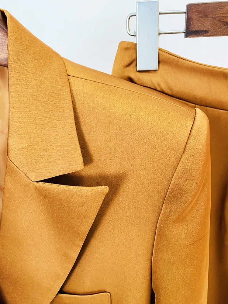 Merche Satin Luxuriöses Set, perfekt für jede Veranstaltung mit einem seidigen Finish.