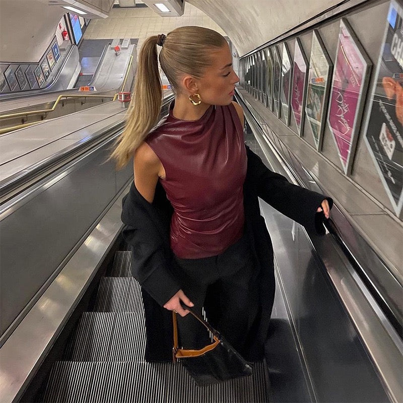 – Tailliertes Lederoberteil