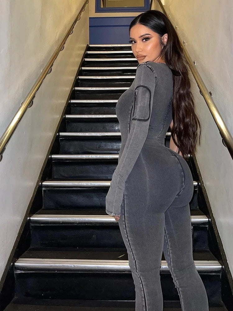 Merche grauer Jumpsuit mit einzelnen langen Ärmeln und Schultern