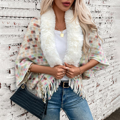 Damen eleganter Poncho mit luxuriösem Kunstfellkragen und Fransen Merchesia