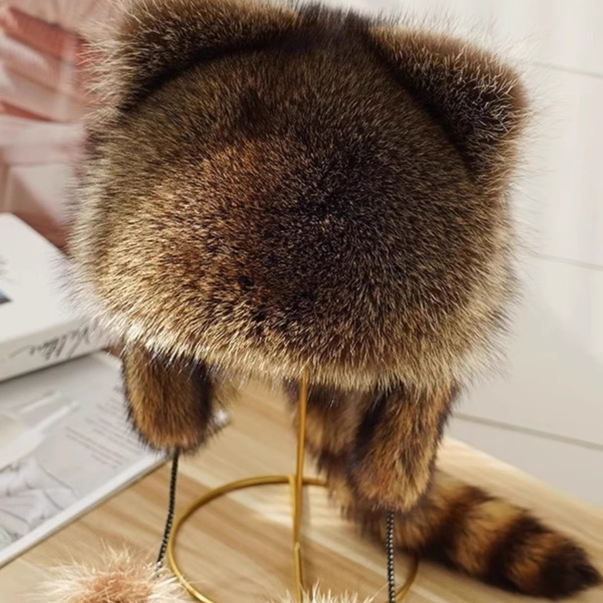 Damen Modische Fellmütze mit Ohrenschutz und Bommeln Merchesia