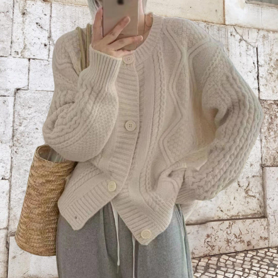 Damen Strickjacke im angesagten Zopfmuster und lässiger Silhouette Merchesia