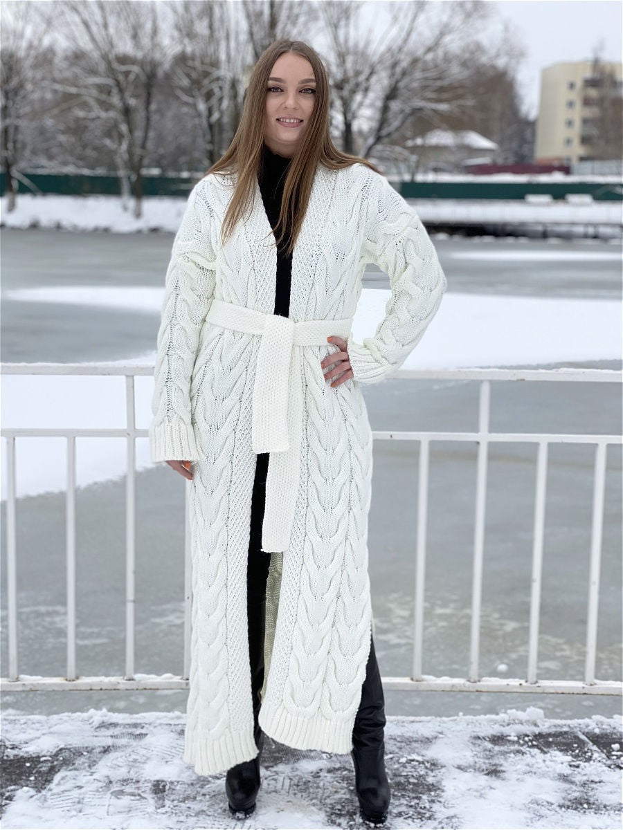 Damen Grobstrickmantel mit offenem Schnitt und praktischen Taschen Merchesia