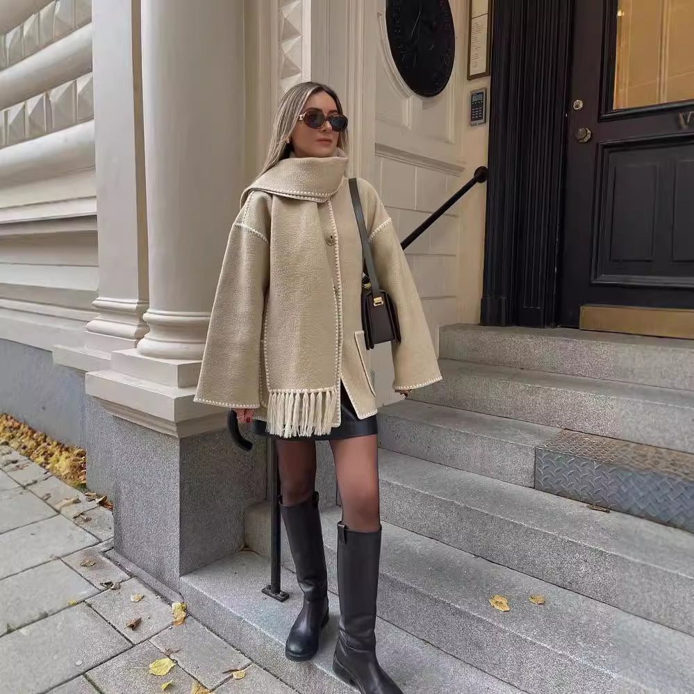 Damen Kuschelige Fleecejacke mit eleganten Fransen und Knopfdetail Merchesia