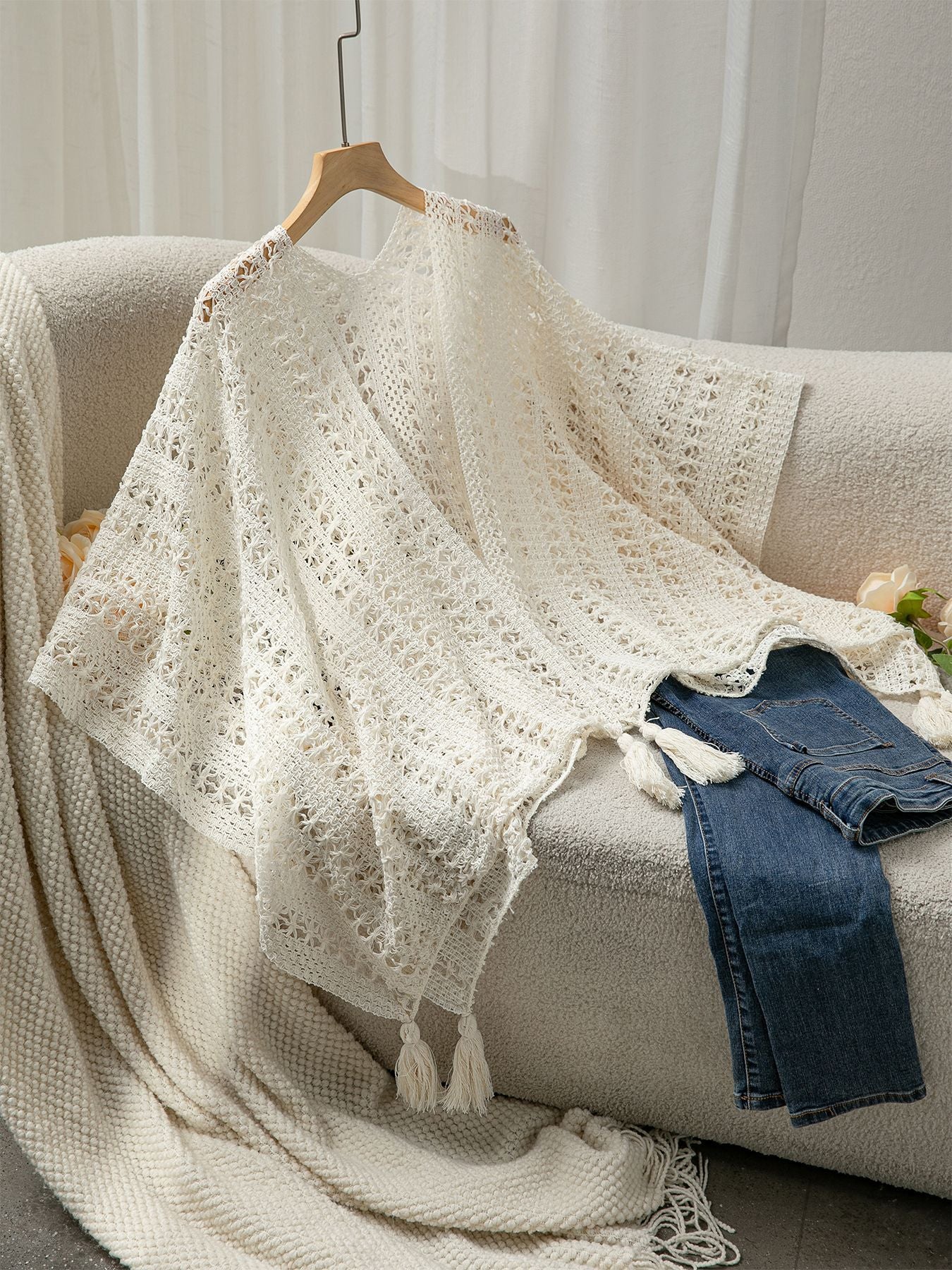 Damen luftiger Strickponcho mit Fransen Merchesia