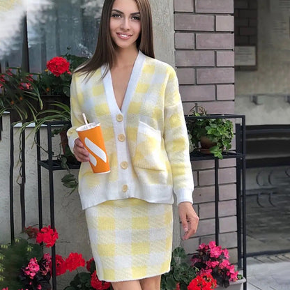 Damen Gemütliches Strickensemble mit Karomuster und praktischen Taschen Merchesia