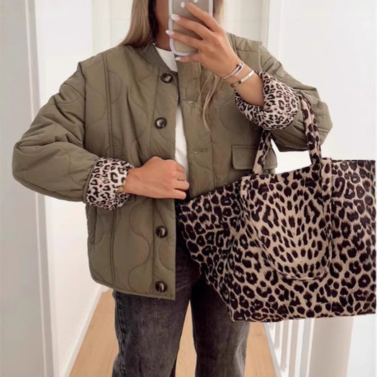 Damen gesteppte Leichtjacke mit trendigen Animal-Print-Ärmeln Merchesia