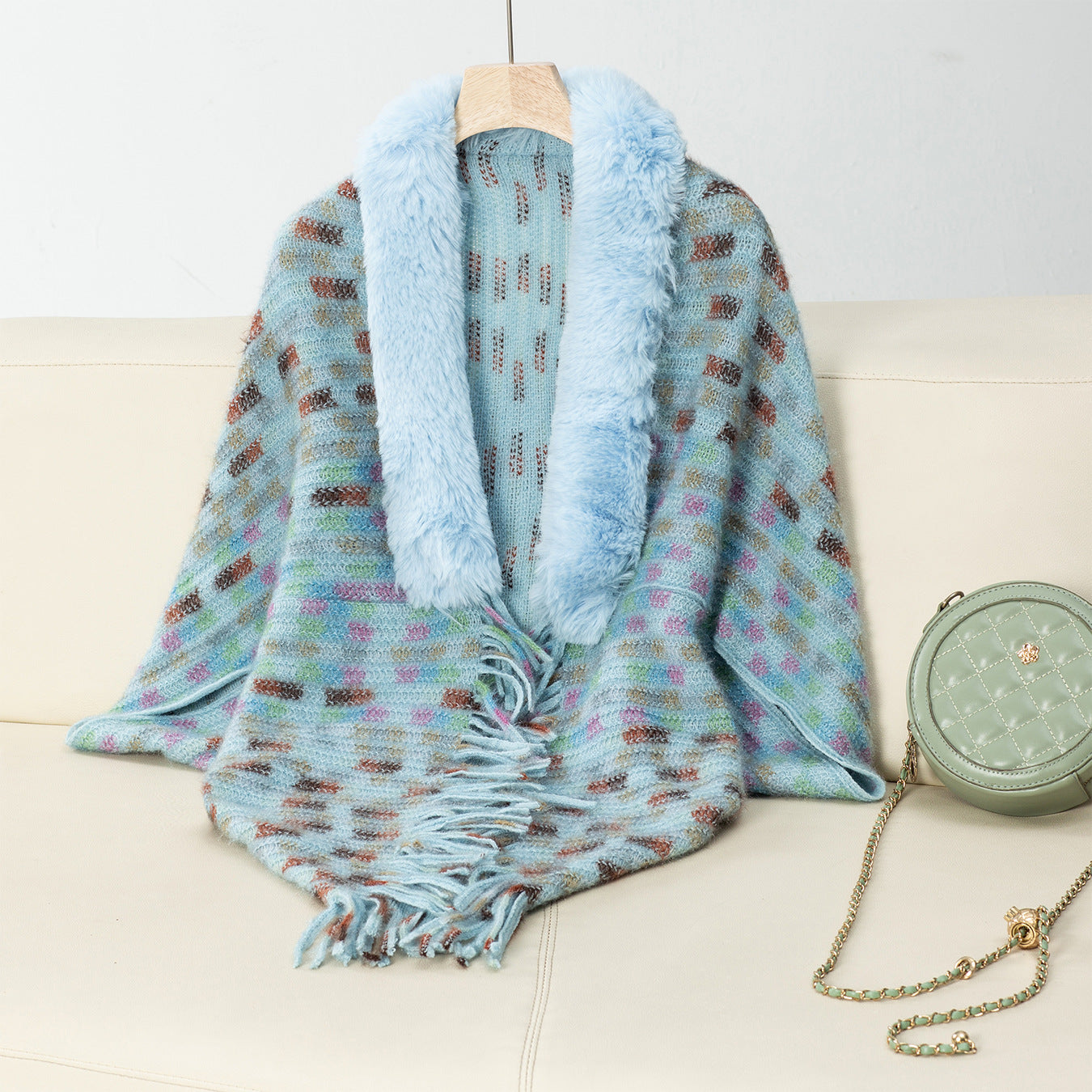 Damen eleganter Poncho mit luxuriösem Kunstfellkragen und Fransen Merchesia