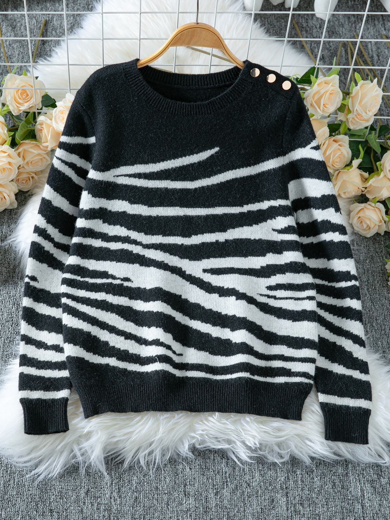 Damen gemütlicher Strickpullover mit modernem Zebrastreifen-Muster und komfortablem Schnitt Merchesia
