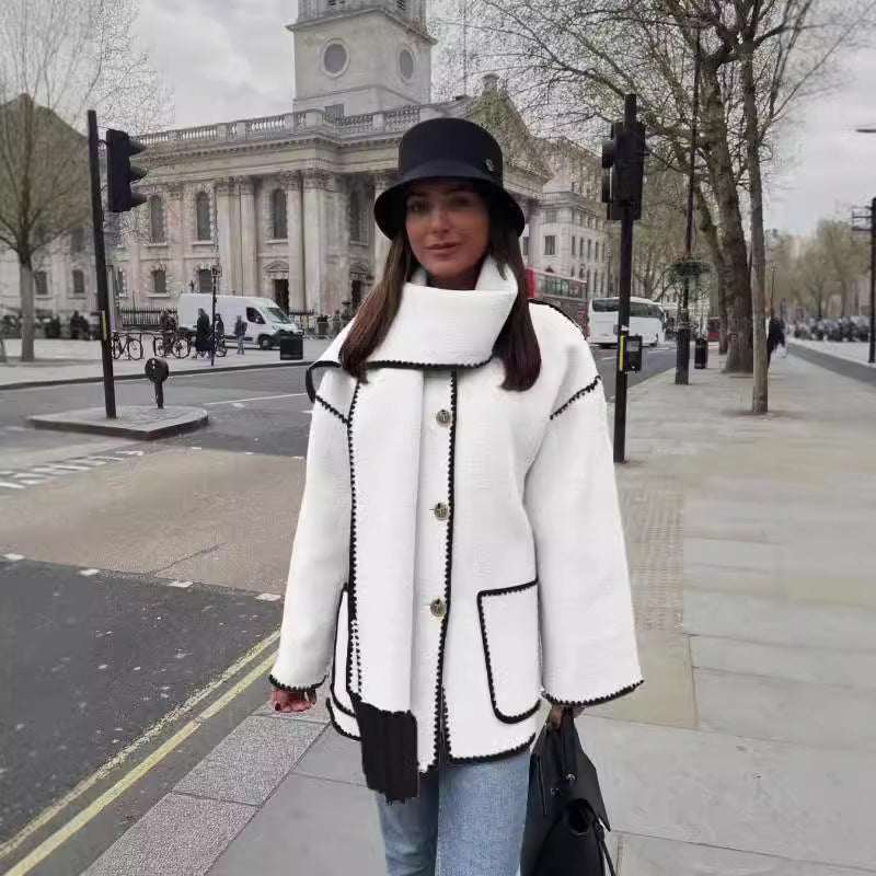 Damen Kuschelige Fleecejacke mit eleganten Fransen und Knopfdetail Merchesia