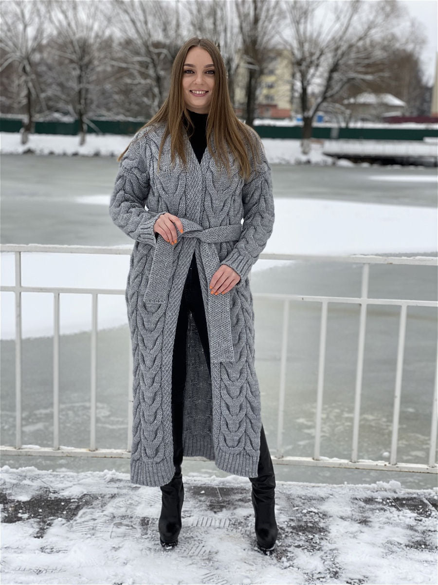 Damen Grobstrickmantel mit offenem Schnitt und praktischen Taschen Merchesia