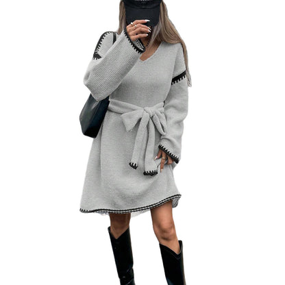 Damen Strickkleid mit Gürtel und V-Ausschnitt Merchesia