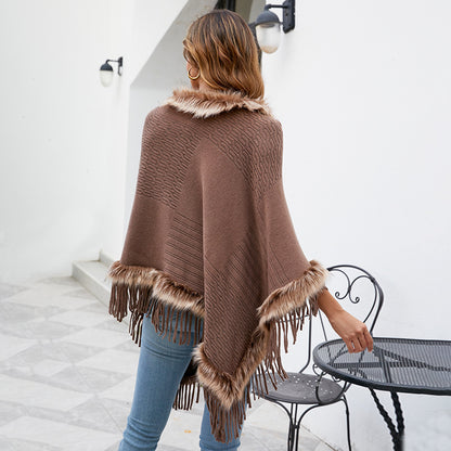 Damen eleganter Poncho mit luxuriösem Kunstfellkragen und dekadenten Fransen Merchesia