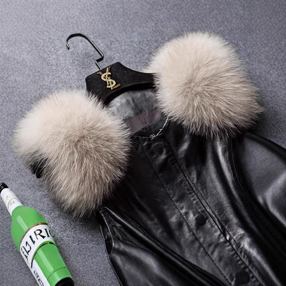 Damen Eleganter Kunstledermantel mit Kunstfellakzenten und Gürtel Merchesia