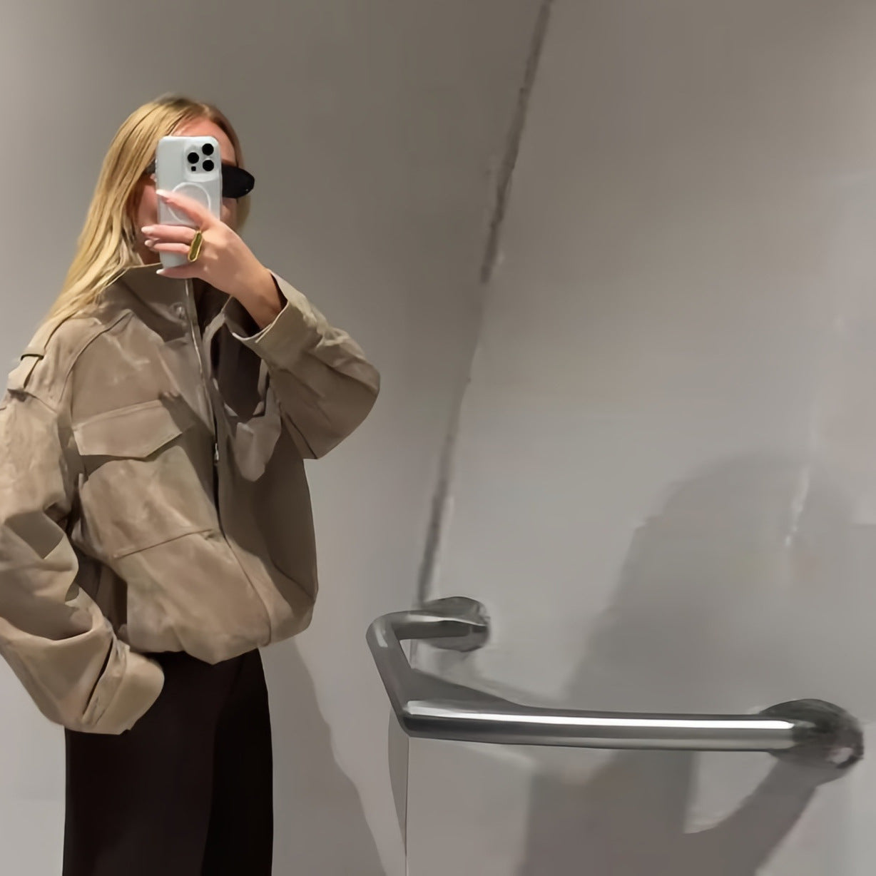 Damen Fetziges Wildlederjacke mit praktischen Taschen Merchesia