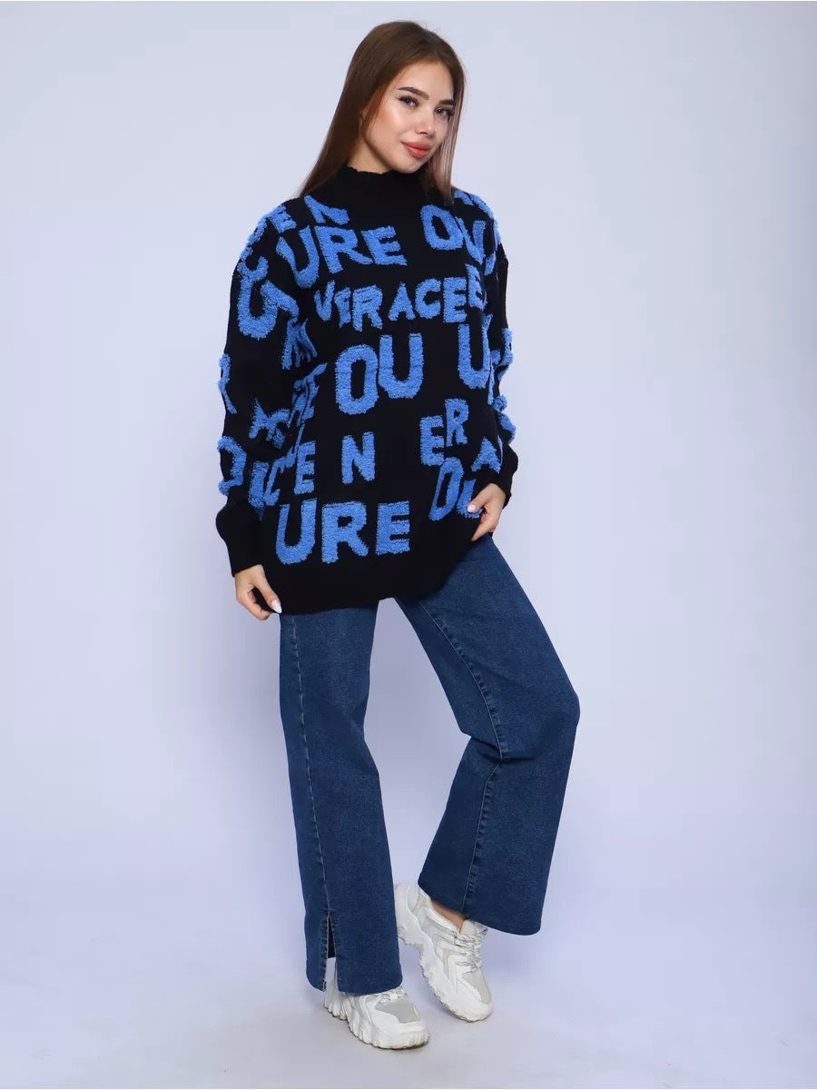 Damen Oversized Pullover mit grafischem Schriftzug und hohem Kragen Merchesia