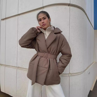 Damen modischer Kurzparka mit tailliertem Gürtel Merchesia