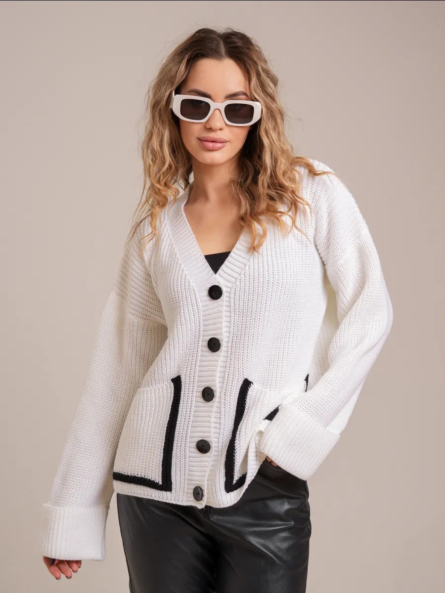 Damen gemütlicher Strickcardigan mit großen Taschen und dekorativen Knopfdetails Merchesia