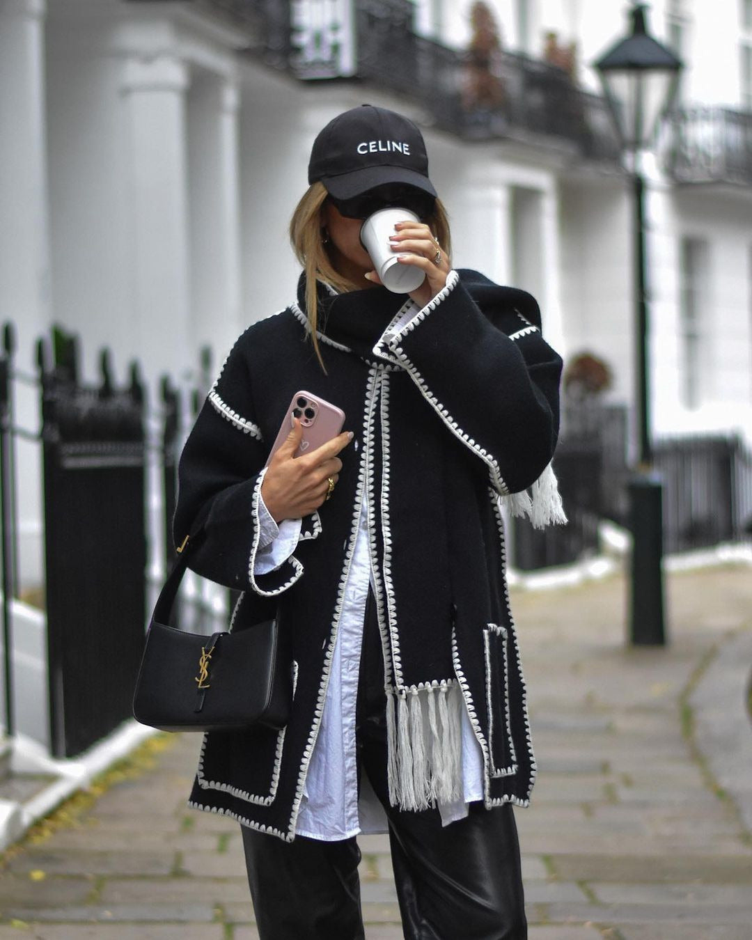 Damen Kuschelige Fleecejacke mit eleganten Fransen und Knopfdetail Merchesia