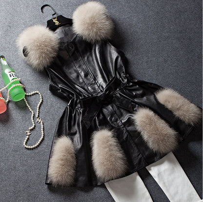 Damen Eleganter Kunstledermantel mit Kunstfellakzenten und Gürtel Merchesia