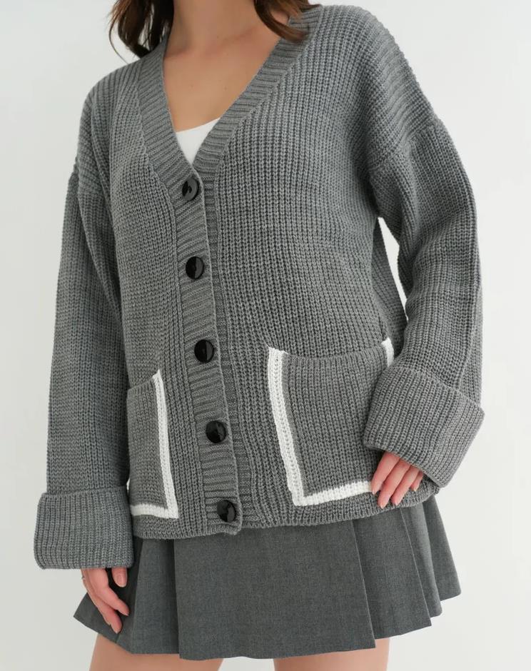 Damen Lässiger Strickcardigan mit tiefem V-Ausschnitt und praktischen Taschen Merchesia