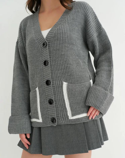 Damen Lässiger Strickcardigan mit tiefem V-Ausschnitt und praktischen Taschen Merchesia
