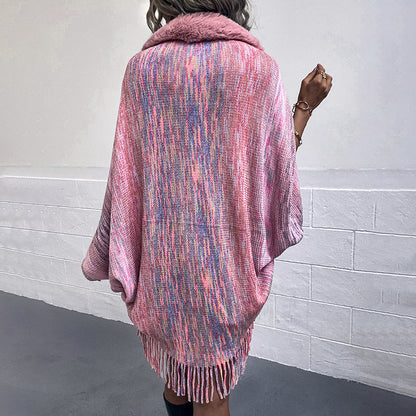 Damen eleganter Poncho mit luxuriösem Kunstfellkragen und fransigem Saum Merchesia