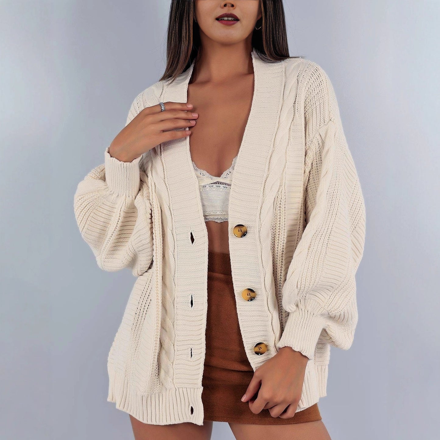 Damen Grobstrickjacke mit eleganter Knopfleiste und voluminösen Puffärmeln Merchesia