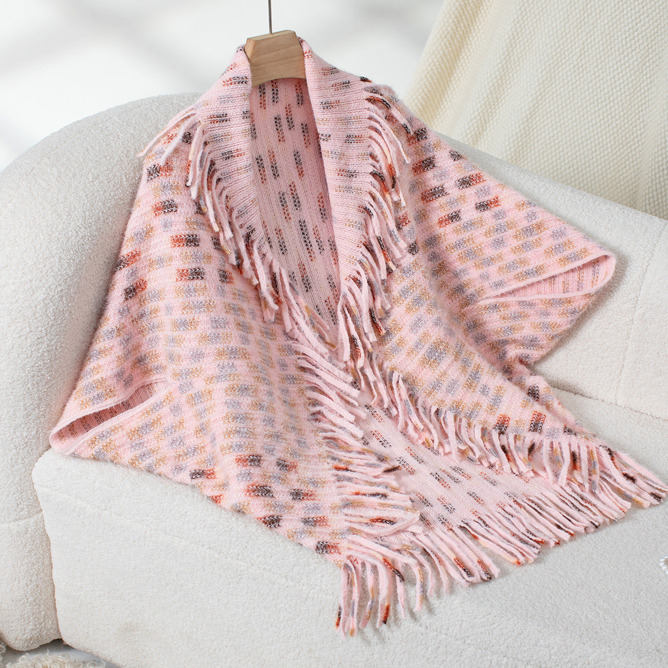 Damen eleganter Poncho mit fransigen Details und modernem Karomuster Merchesia