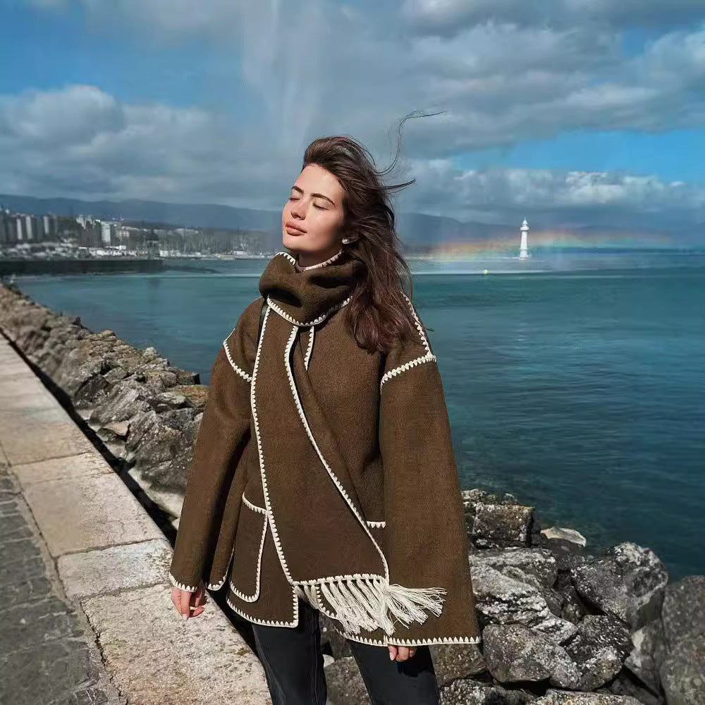 Damen Kuschelige Fleecejacke mit eleganten Fransen und Knopfdetail Merchesia