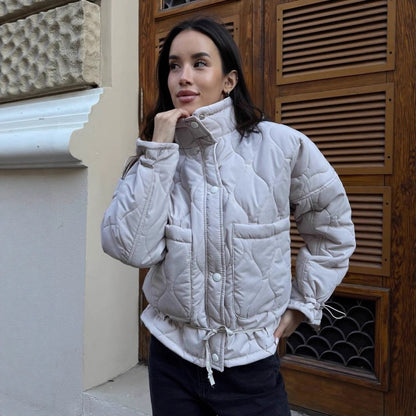 Damen gesteppte Übergangsjacke mit hohem Kragen und Tunnelzug Merchesia