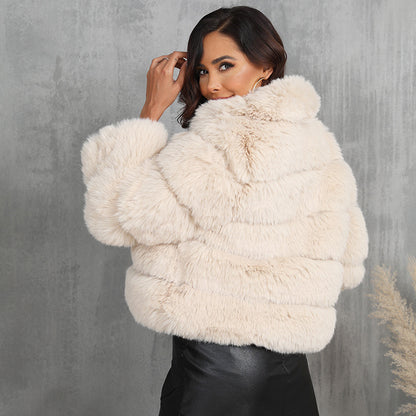 Damen Modische Kunstpelzjacke mit voluminösem Kragen und weich gepolsterten Ärmeln Merchesia