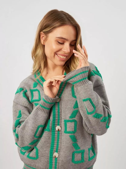 Damen Oversized Strickjacke mit großem geometrischen Muster und Knopfverschluss Merchesia