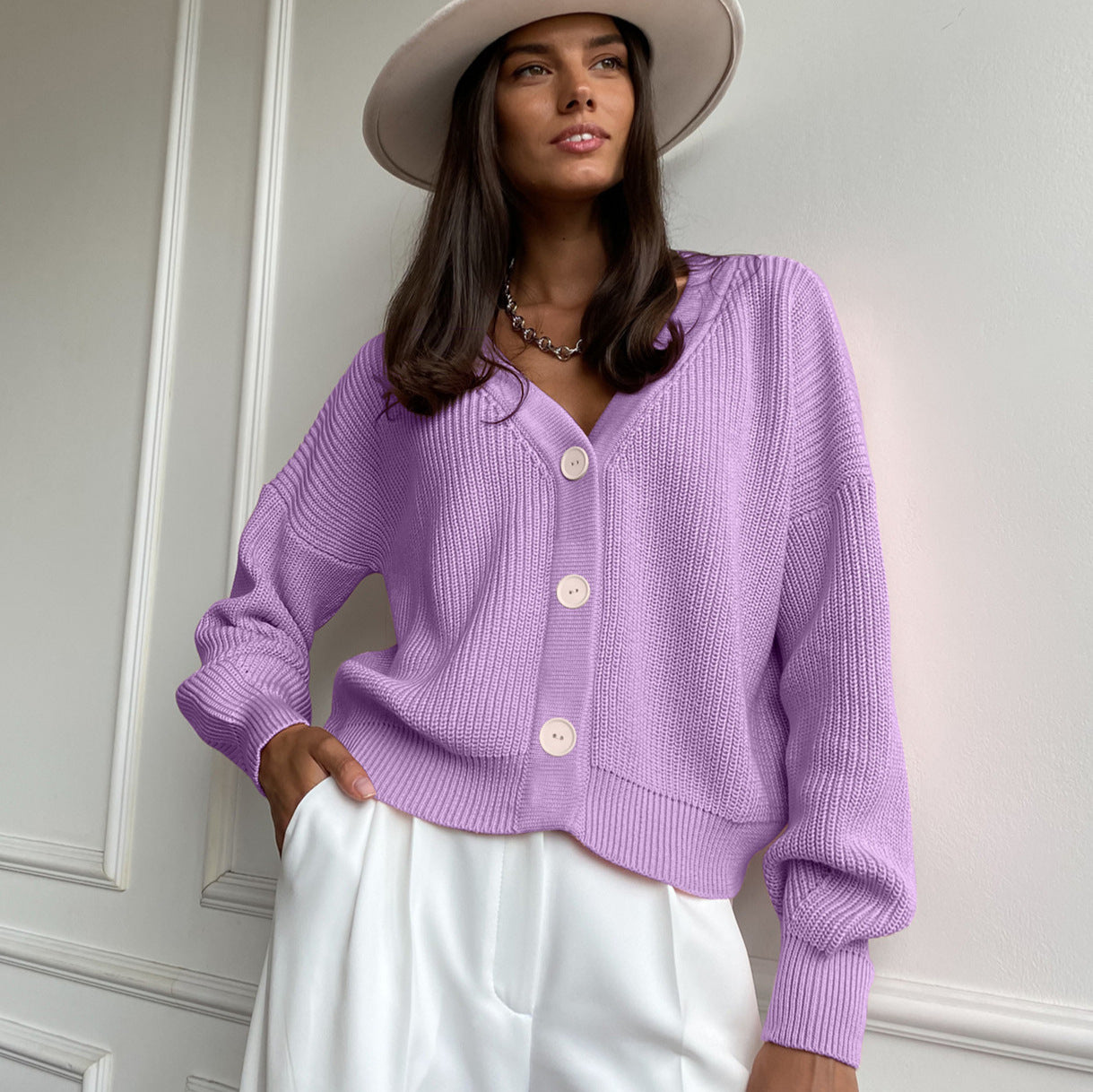 Damen kuschelige Strickjacke mit umschlagbaren Ärmeln und modischen Knopfdetails Merchesia